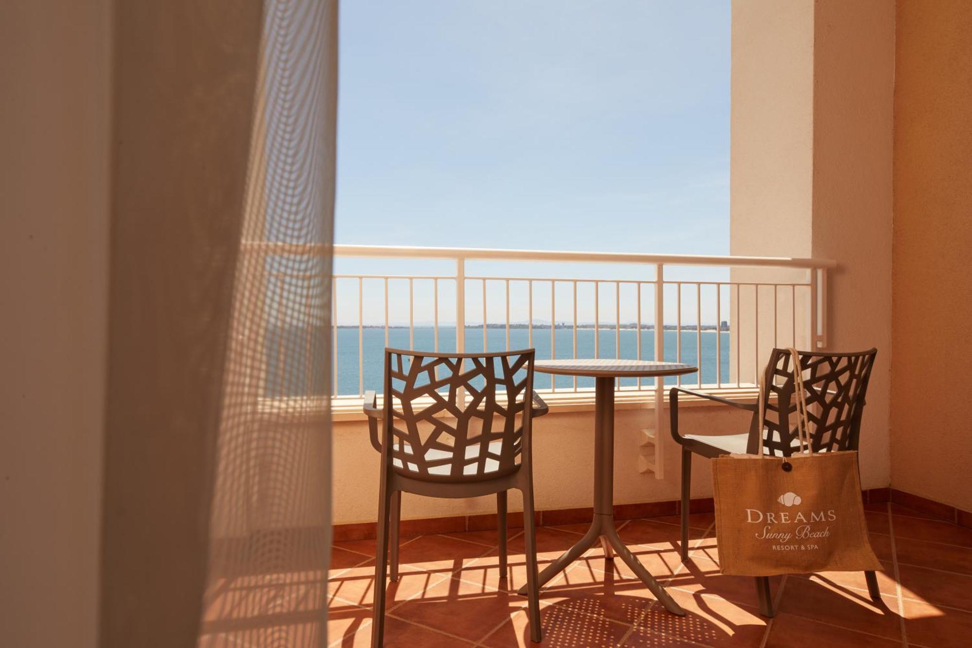Family Frontal Sea View